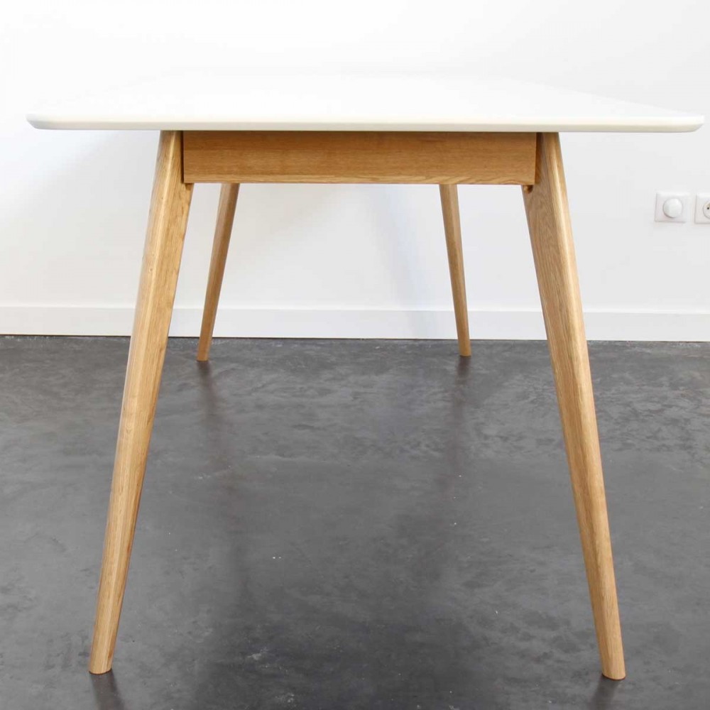 Decoration Chambre Beige Et Marron : Table à manger design scandinave bois et laque blanche Skoll blanche Decoration Chambre Beige Et Marron : Table à manger design scandinave bois et laque blanche Skoll blanche