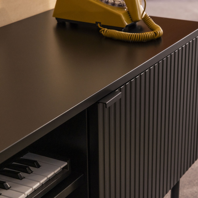 Molly - Meuble tv 2 portes, 2 niches en bois et métal L150cm