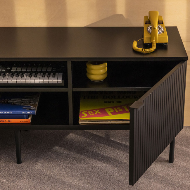 Molly - Meuble tv 2 portes, 2 niches en bois et métal L150cm