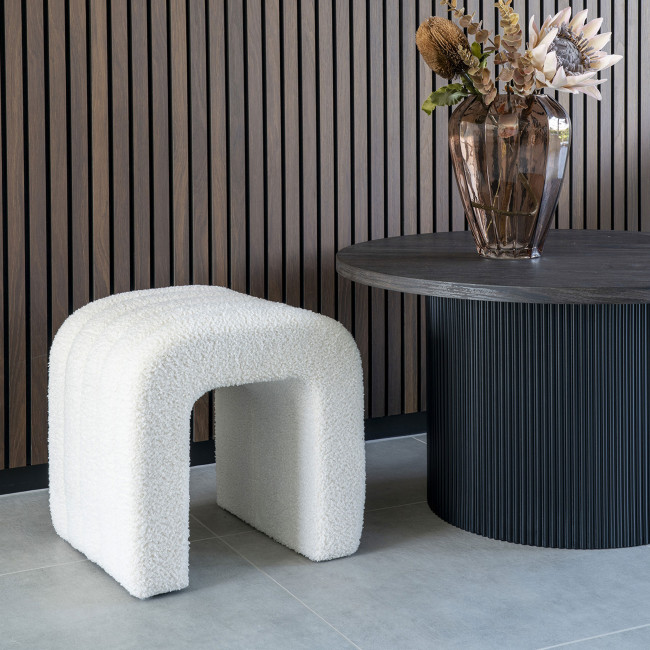 Colma - Pouf en tissu bouclette