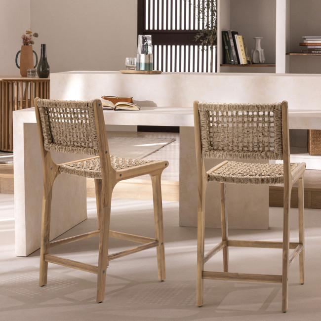 Lexia - Lot de 2 tabourets de bar intérieur/extérieur en bois d'acacia et résine tressée H66cm