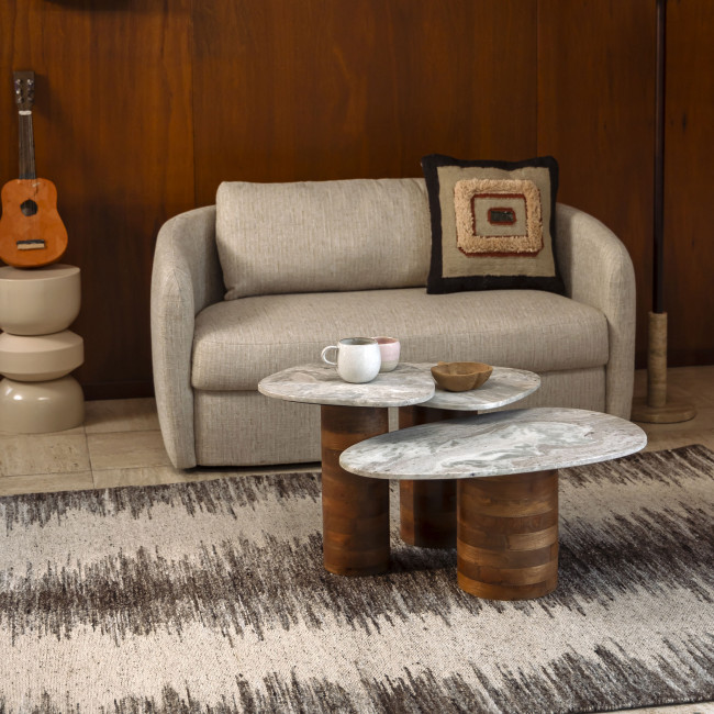 Suki - Lot de 3 tables basses organiques gigognes en marbre et bois