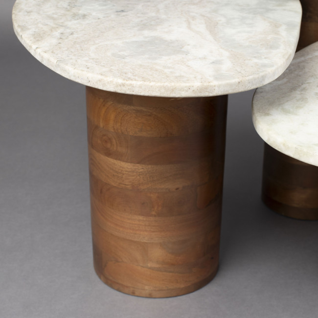 Suki - Lot de 3 tables basses organiques gigognes en marbre et bois