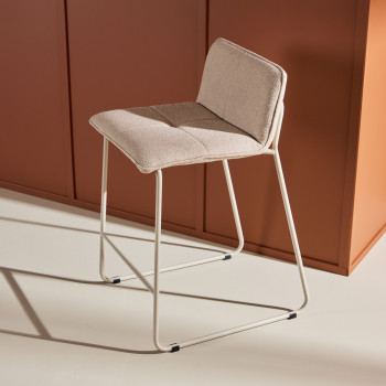 Bisbee - Lot de 2 tabourets de bar en tissu bouclette pieds beiges H65cm