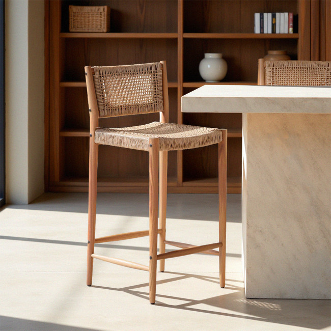 Nuri - Lot de 2 tabourets de bar intérieur/extérieur en bois d'acacia et résine tressée H66cm