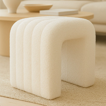 Colma - Pouf en tissu bouclette