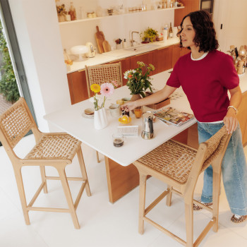 Lexia - Lot de 2 tabourets de bar en bois d'acacia et résine tressée H76cm