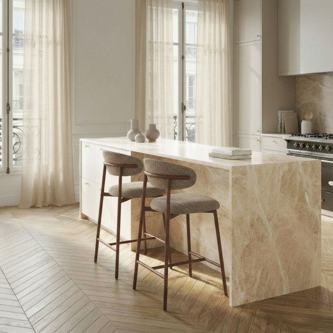 Draco - Lot de 2 chaises de bar en tissu pieds effet bois foncé H65cm