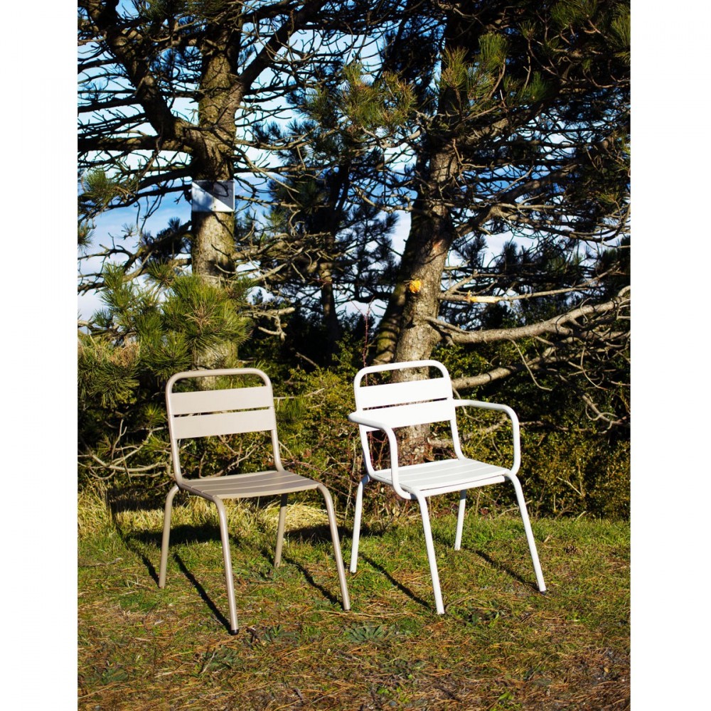 Chaise de jardin design Visalia colorée par Drawer.fr