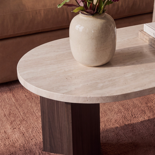 Calian - Table basse ovale en bois et effet travertin