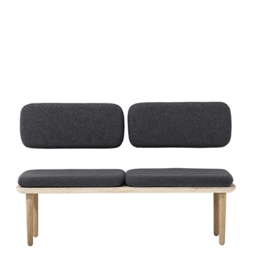 Un élégant banc pauwel avec dossier capitonné en tissu gris ...