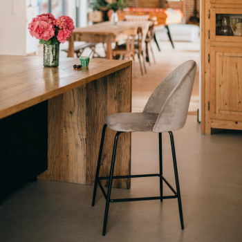 Vitikko - 2 fauteuils de bar 75cm en velours et pieds noirs