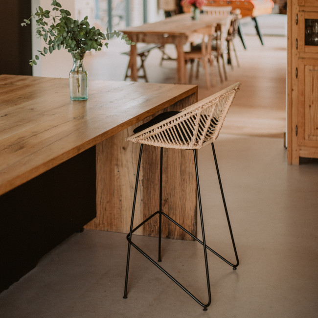 Naulu - Lot de 2 tabourets de bar en métal et rotin 69cm