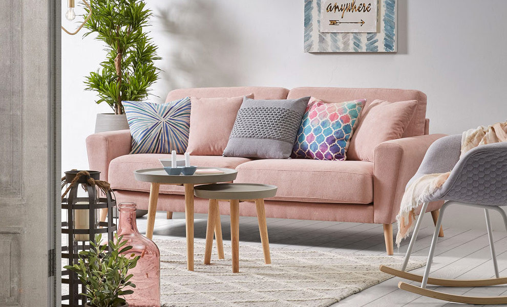 Osez le salon scandi coloré
